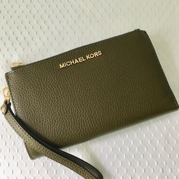 Michael kors olive green wristlet clearance